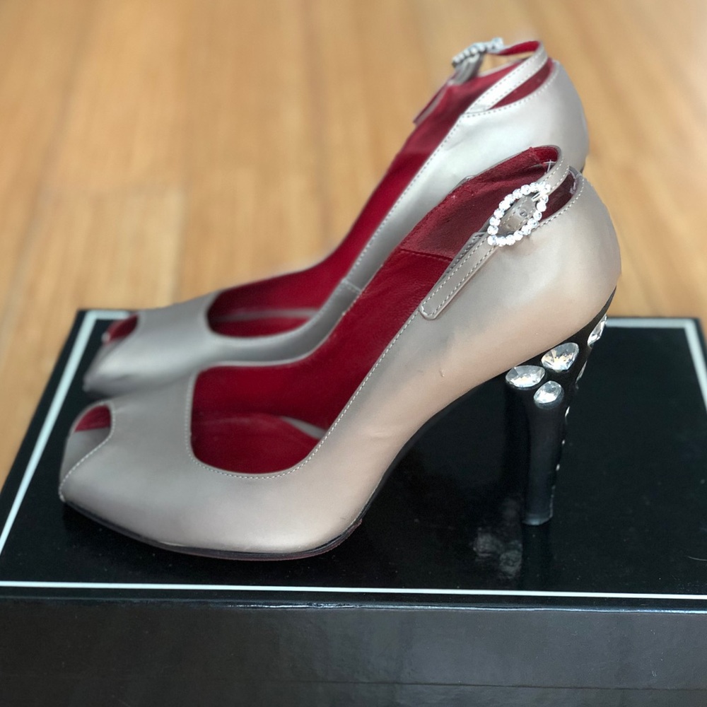 Cesare Paciotti sz.36 Peep Toe Heels w/ Crystals